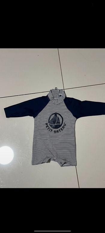 Combinaison anti uv petit bateaux taille 3 mois