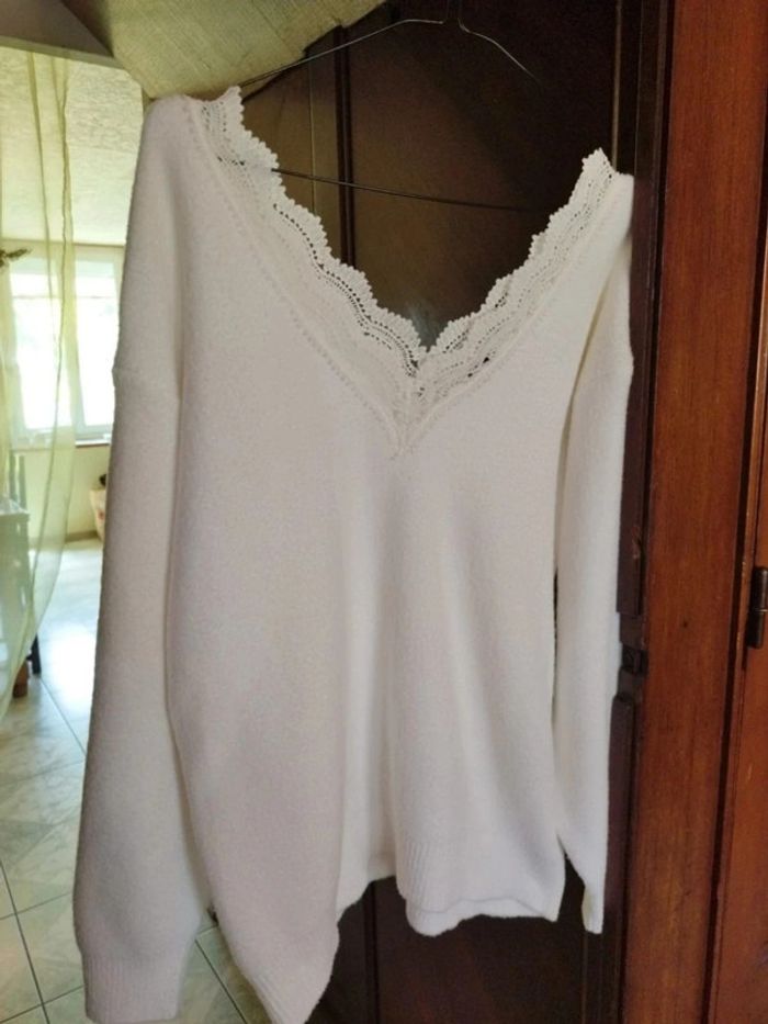 Pull blanc col v dentelle sweatshirt vintage L/40 - photo numéro 3