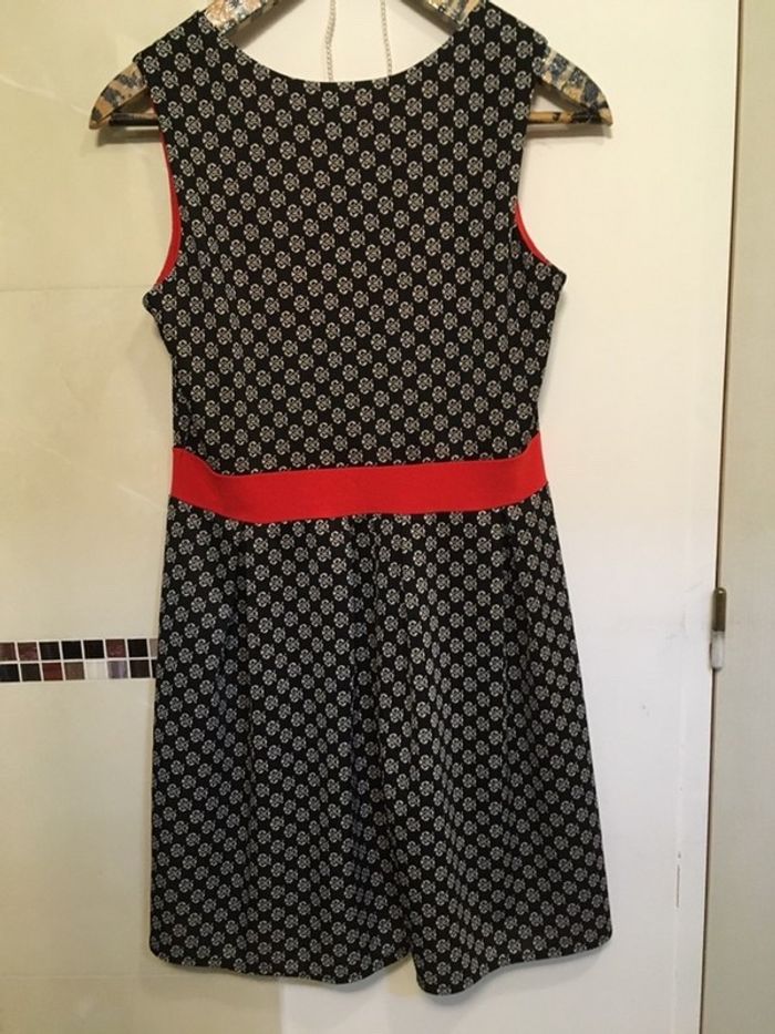 Robe 👗 rouge, blanc et noir au look 👀 vintage taille L - photo numéro 3