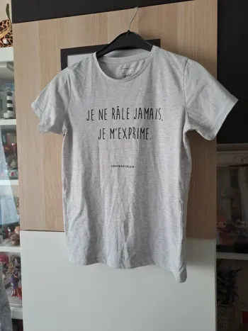 T-shirt gris confidentielles