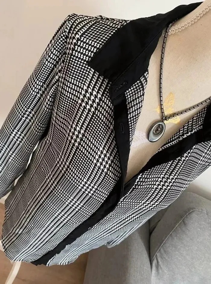 Tres belle Chemise, chemisier, top, haut etam 36 noir et blanche