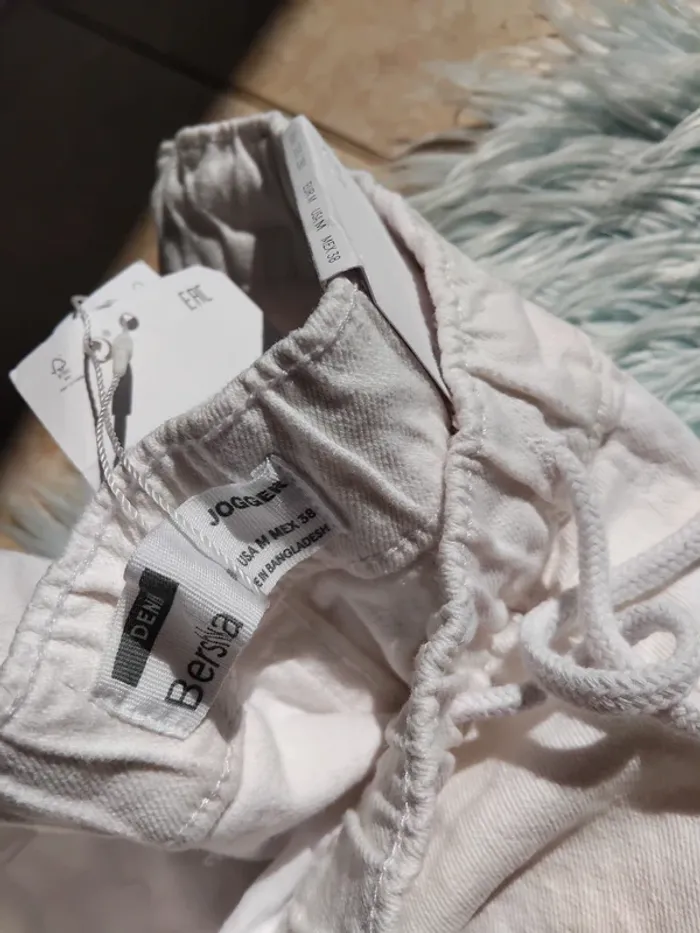 🚺 jean blanc Bershka neuf 38 - photo numéro 4