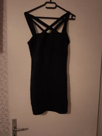 Robe noire moulante