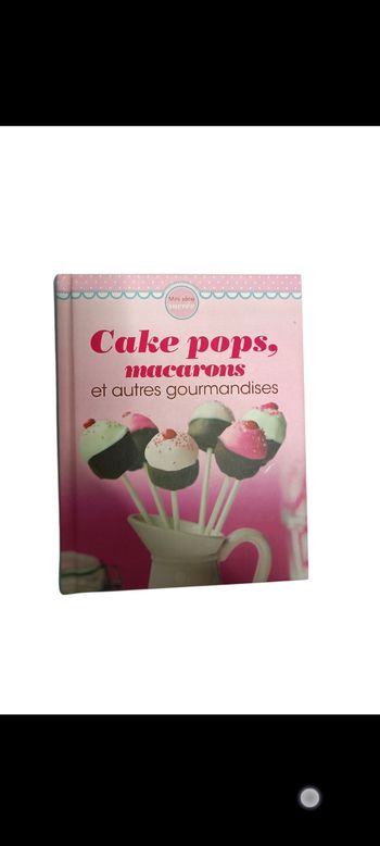 Livre de recettes cake pops, macarons, whoopies, petits gâteaux