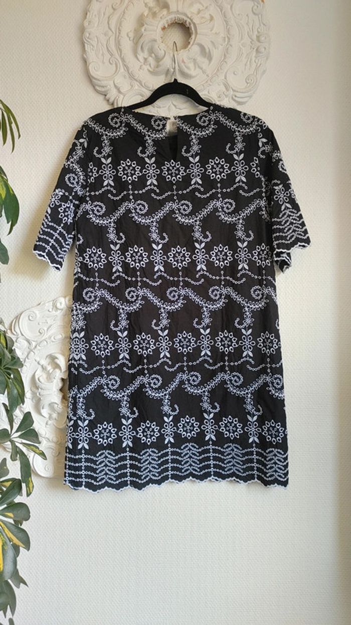 Robe en cotton noir brodé chic - photo numéro 5