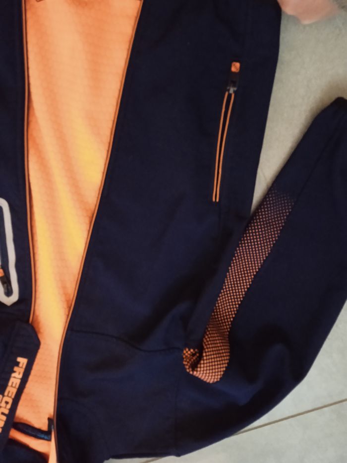 veste à capuche en très bon état freegun - photo numéro 5