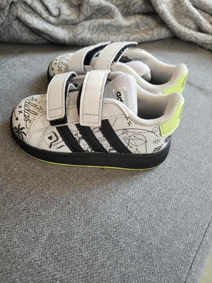 Baskets adidas pointure 22 garçon - photo numéro 2