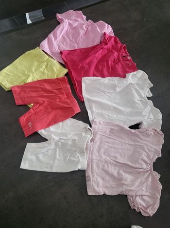 Lot 4 tee-shirts et 3 leggings courts