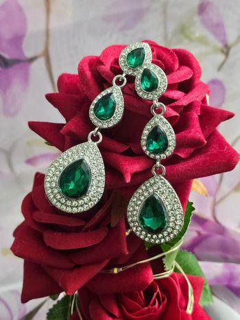 Boucles d'oreilles pendantes avec zirconium et pierres topaz verte en acier inoxydable