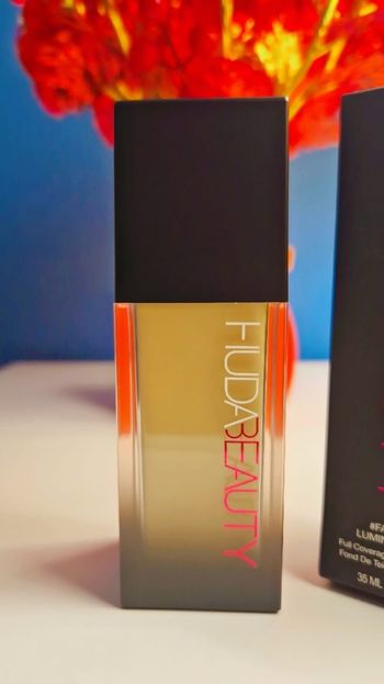 Huda Beauty fond de teint fauxfilter luminous matte fond de teint couvrance totale angel food 110N 35ml neuf