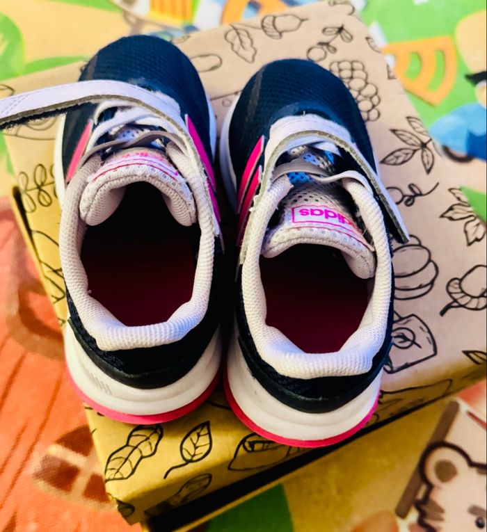 Basket adidas comme neuf taille 25🌸😘 - photo numéro 2