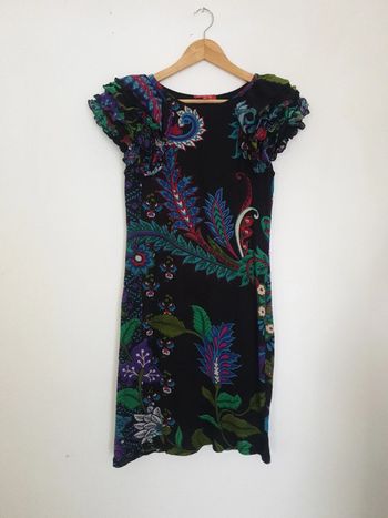 Robe élégante manches frou frou