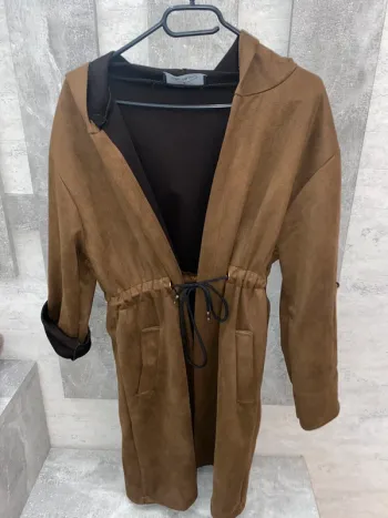 Veste camel longue en suédine ajustable