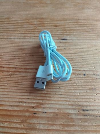 🌟 Câble USB Lightning pour iPhone - Neuf, Jamais Utilisé 🌟