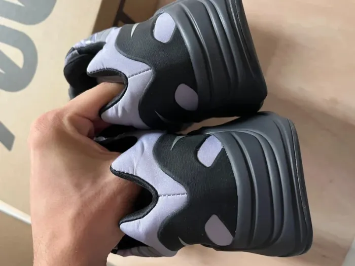 Yeezy Boost 700 Mnvn 45,5 - photo numéro 3
