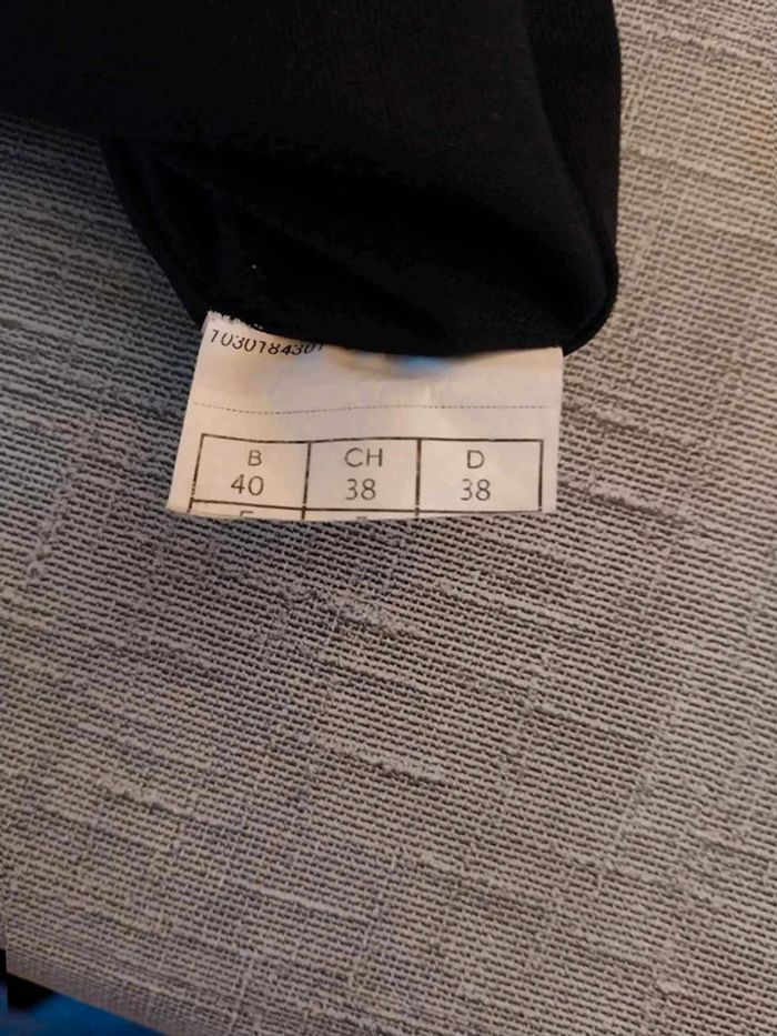 Robe fluide noire avec froufrou sur  le  bas  T 40 - photo numéro 6