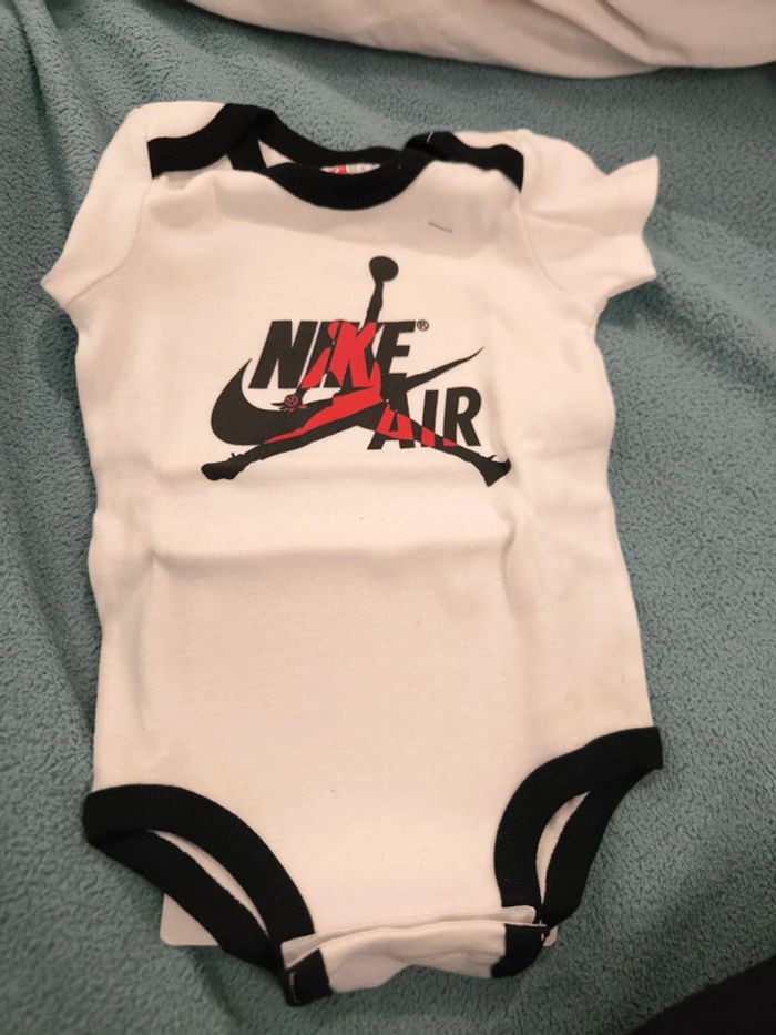 Coffret garçon Nike air 0-6 mois neuf - photo numéro 3