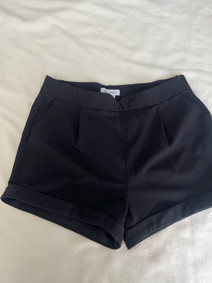 Short noir