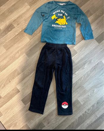 Tres jolie pyjama deux pièces pickatchu Pokémon  taille 8 ans