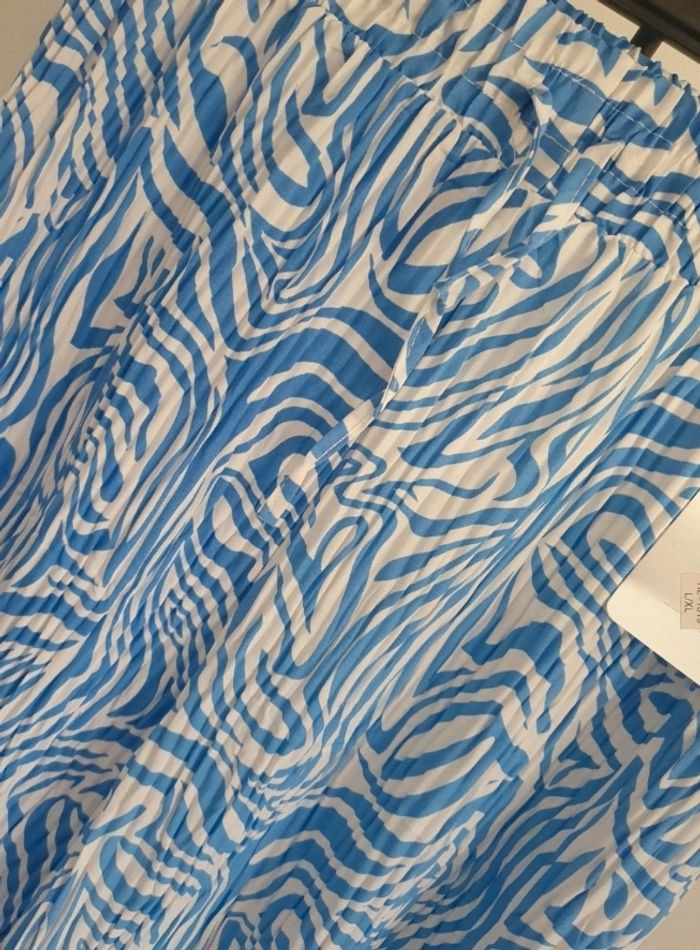 🏷 palazzo neuf plissé bleu et blanc Taille 40.42 - photo numéro 2