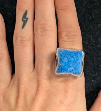 Bague carrée en verre style pylônes