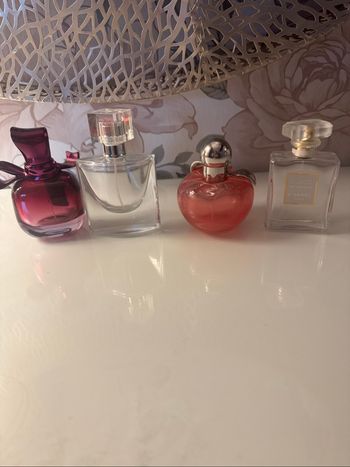 Lot de flacons de parfums vides