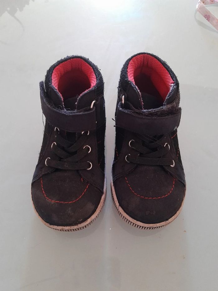 Basket noire et rouge 22 - photo numéro 2