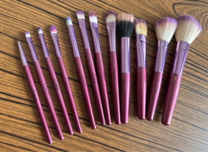 Trousse de 12 pinceaux à maquillage Glow et Support pour pinceaux - photo numéro 5