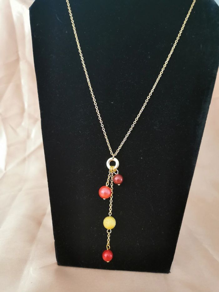 Collier doré. Perles grenat, rouge, dorée. - photo numéro 3