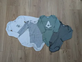 Lot de 4 bodies Petit Bateau 24 mois