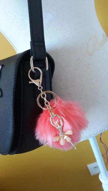 Porte clé pompon neuf