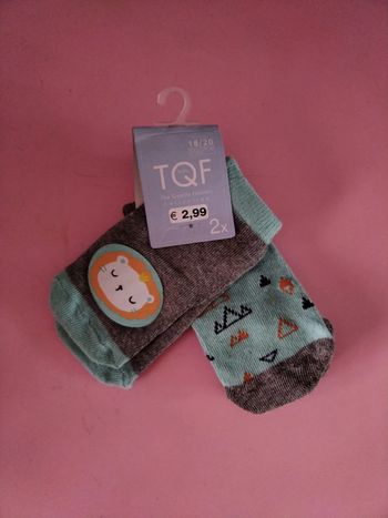 2 paires de chaussettes neuves 18/20