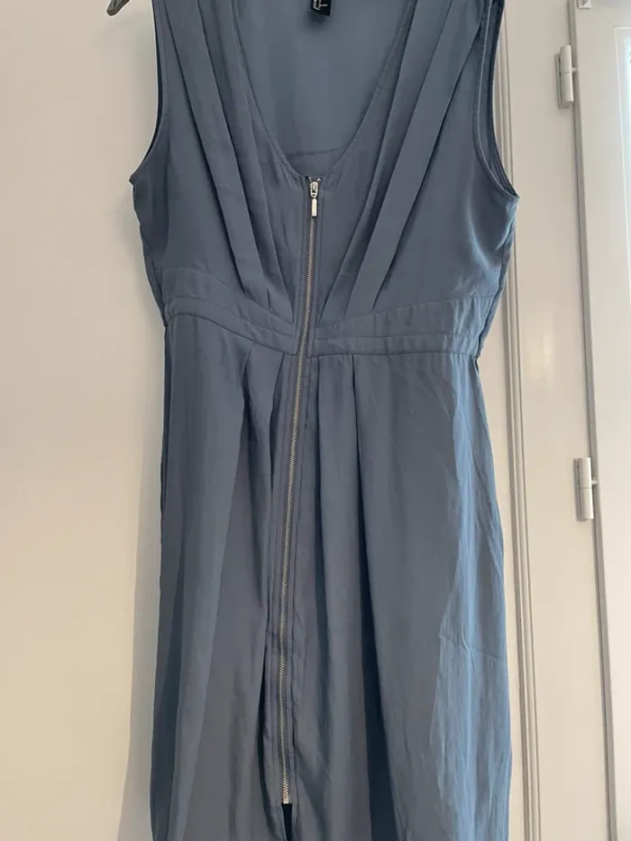 Robe grise sans manche