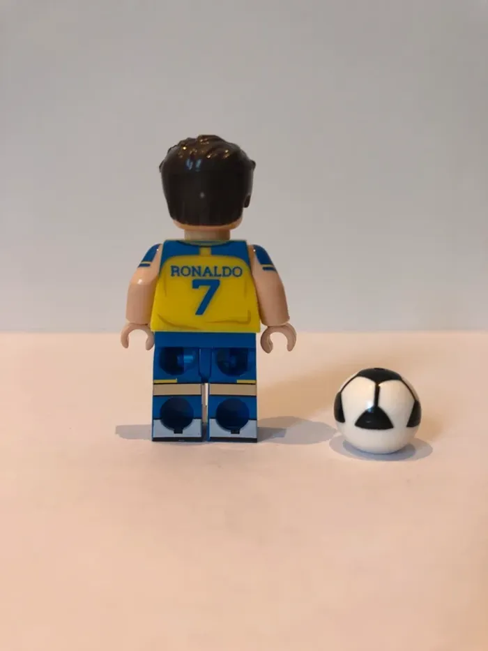 Figurine type lego Christiano Ronaldo. Footballeur - photo numéro 3