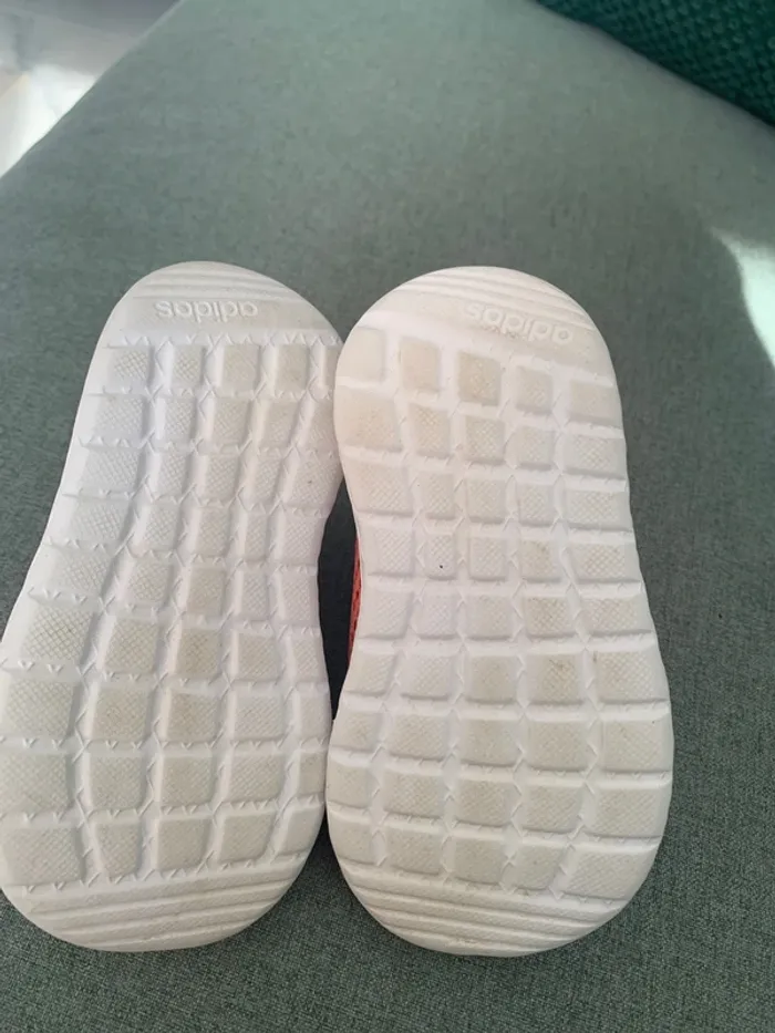 Baskets Adidas bébé, parfaites pour l'été ! - photo numéro 2