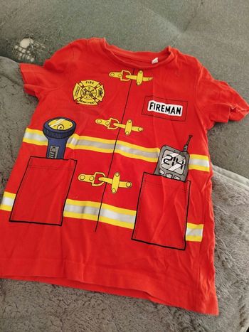 T-  shirt  Rouge pompier  C& A  5 ans.