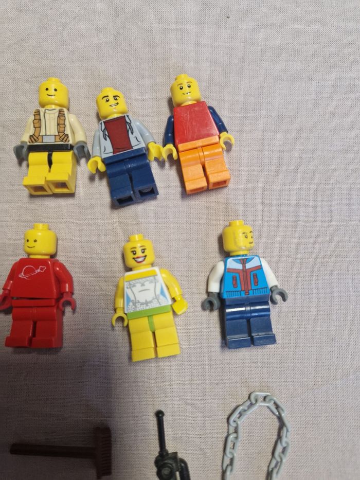 Lot figurines lego + accessoires (3) - photo numéro 2