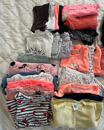 Lot de 37 vêtements fille taille 6 mois