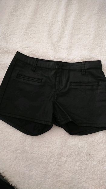 Short simili cuir