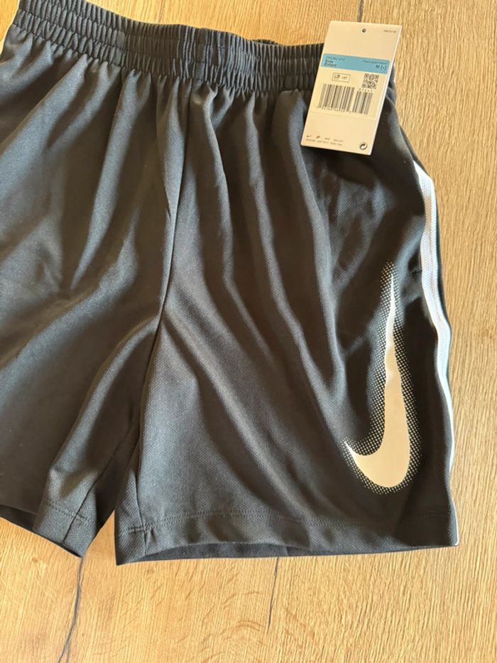 Short Nike dri-fit taille M 10-11 + ans neuf avec étiquettes - photo numéro 3
