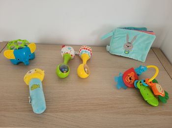 Lot de jouets pour bébé