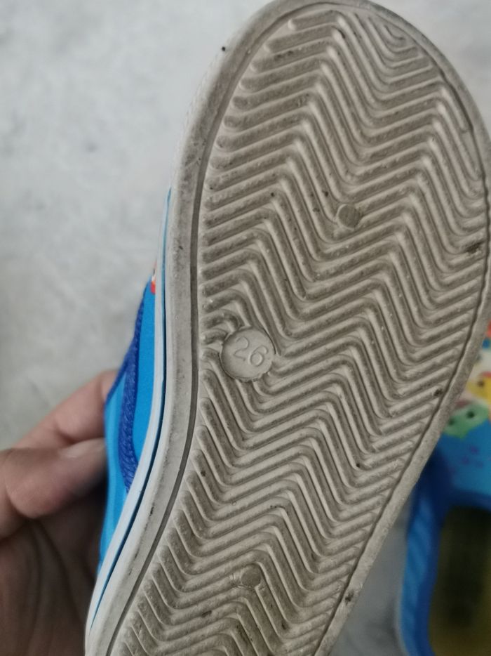 Babyshark taille 26 - photo numéro 2