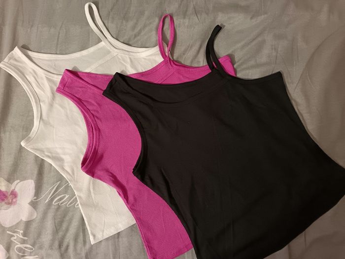 Lot de 3 débardeurs neuf