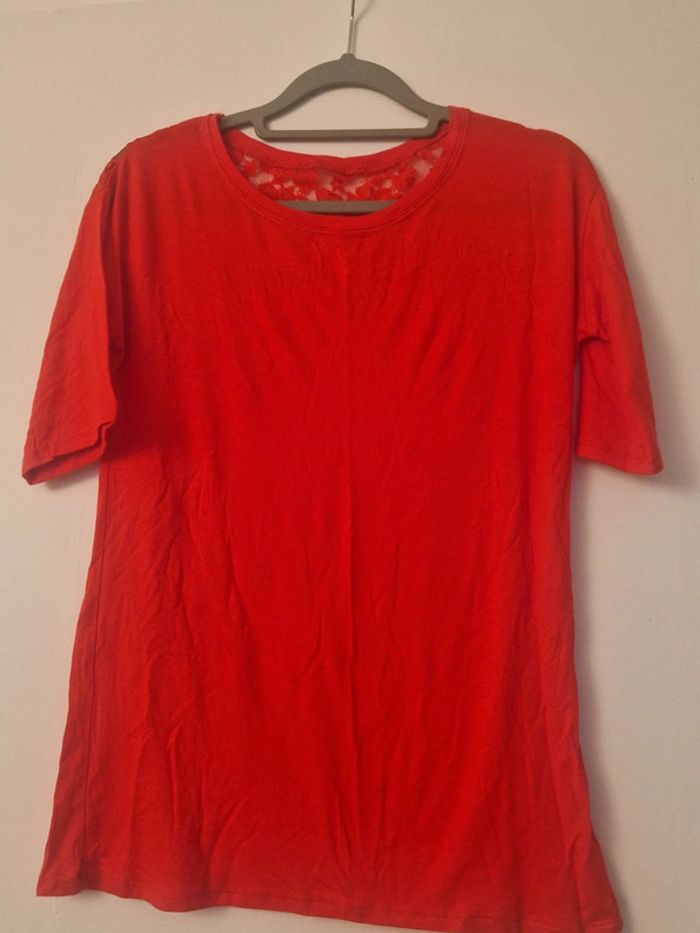 Haut rouge avec dentelle, 38/40