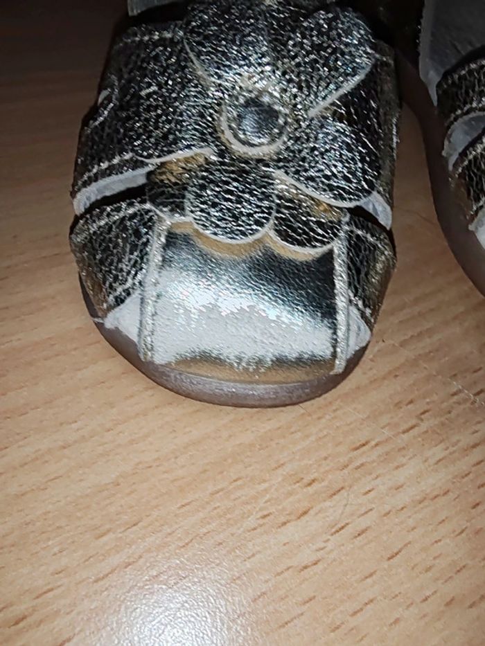Sandales filles taille 19 - photo numéro 4