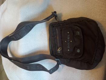 🧔‍♂️ Sacoche homme DIESEL – Marron foncé