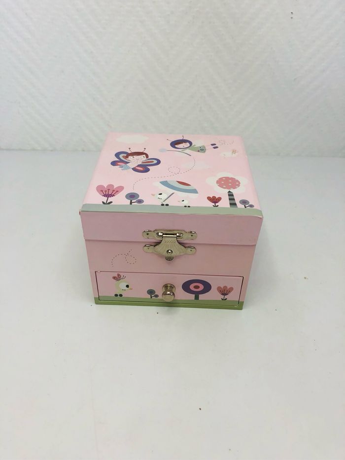 Boite à musique Ninon au jardin figurine fée - photo numéro 2