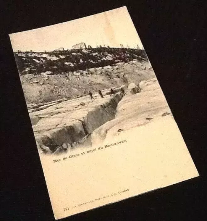 Carte postale ancienne Chamonix (Haute-Savoie) Mer de Glace et Hôtel Montanvert - photo numéro 4