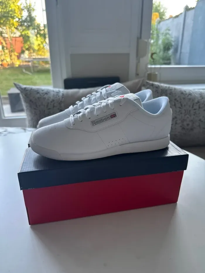 Baskets Reebok Princess blanches – Taille 43 – Neuf boîte - photo numéro 3