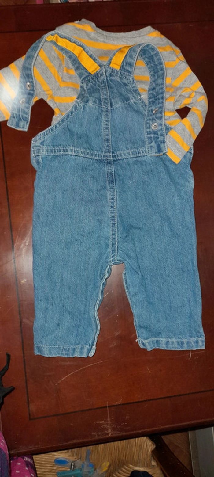 Salopette et t shirt - photo numéro 2